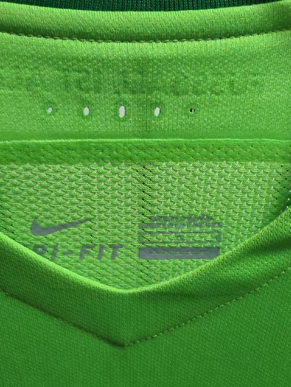 Nike Men's Green VfL Wolfsburg Home Jersey with Volkswagen Logo - Picture 5 of 11